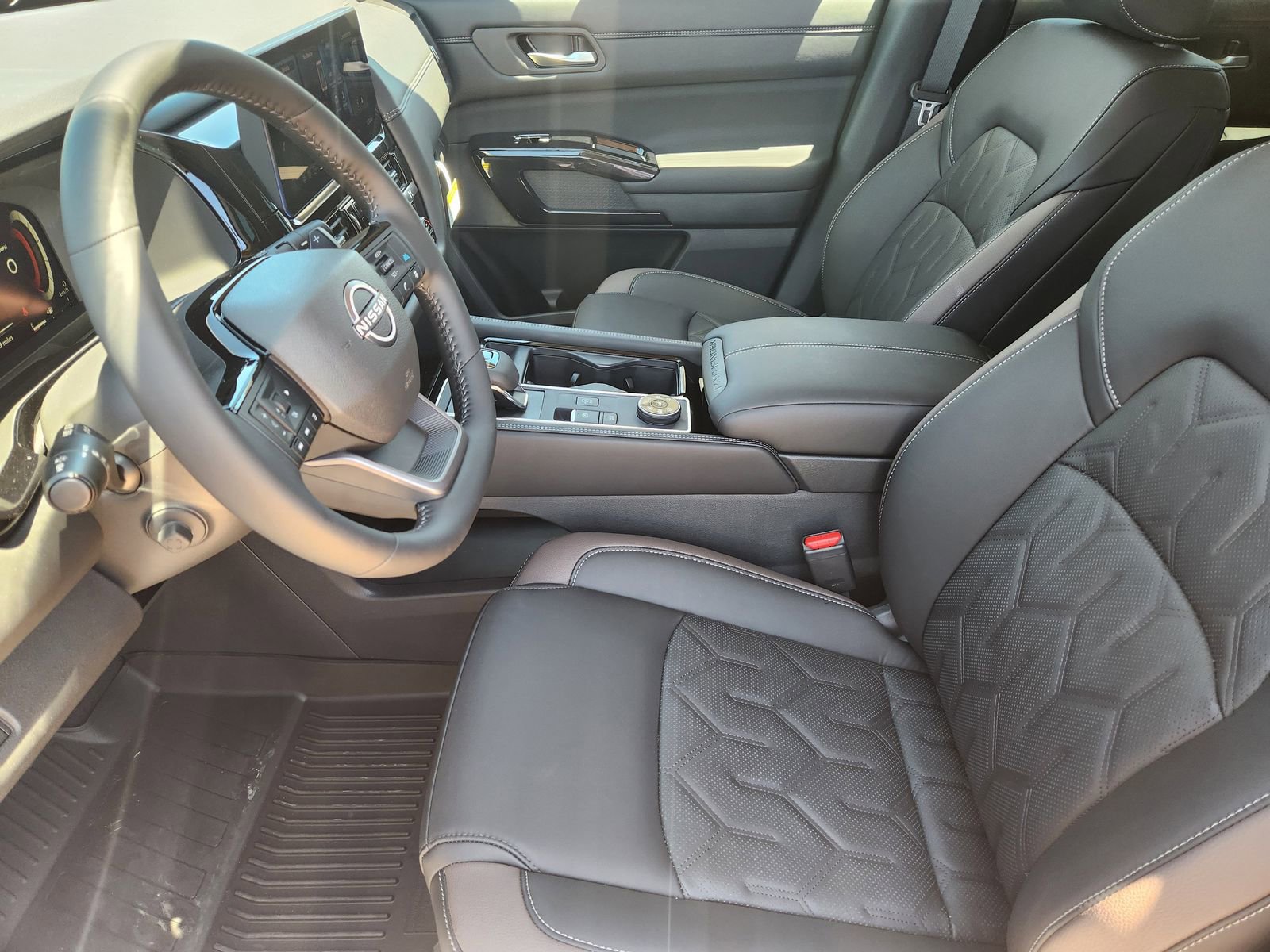 New 2026 Nissan Pathfinder Platinum AWD/4WD image 12
