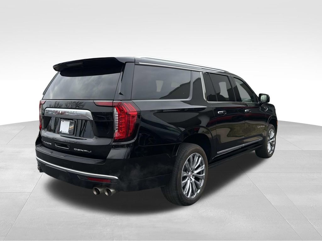 Used 2021 GMC Yukon XL Denali w/ Denali Premium Package image 3