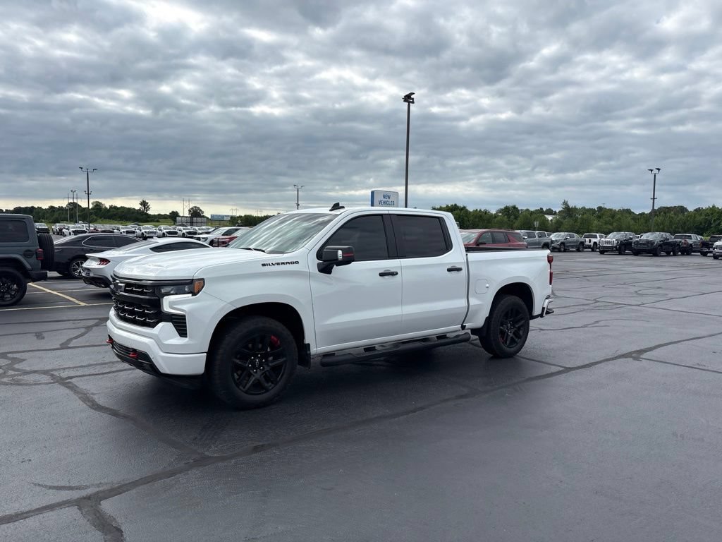 Used 2024 Chevrolet Silverado 1500 RST w/ Redline Edition AWD/4WD image 3