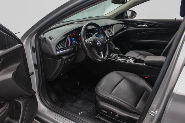 Used 2018 Buick Regal Essence FWD image 18