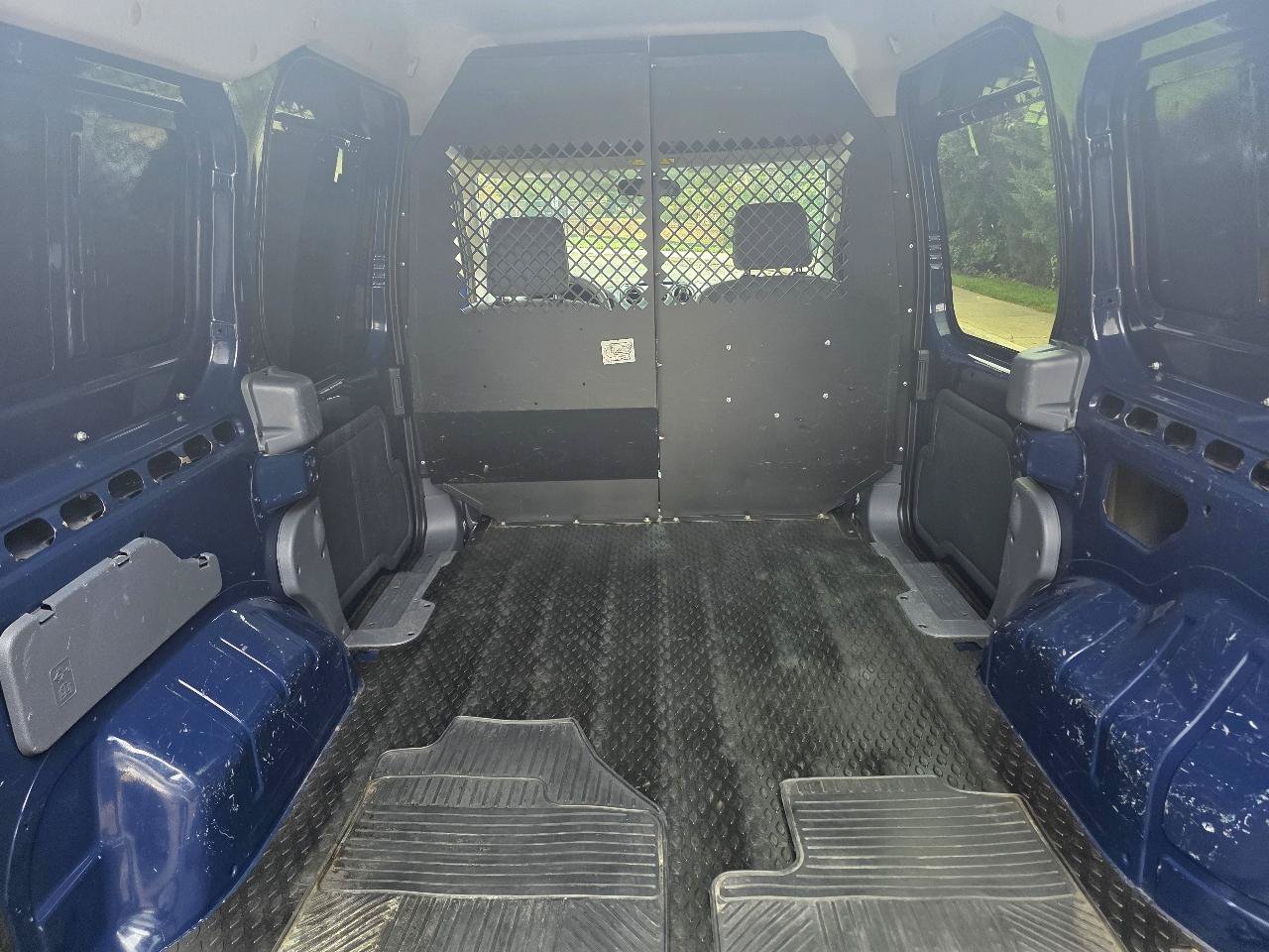 Used 2010 Ford Transit Connect XLT FWD image 12