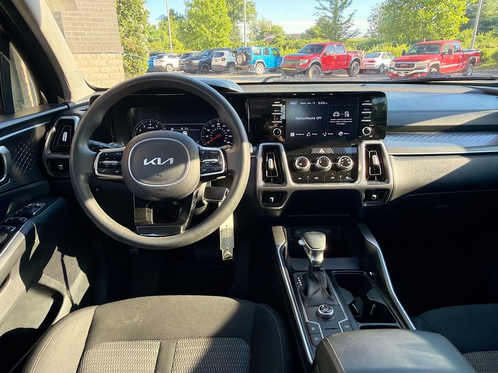 Used 2022 Kia Sorento LX FWD image 19
