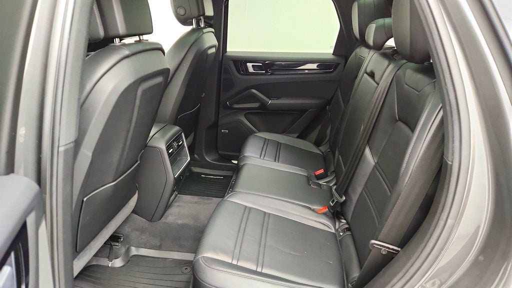 Used 2021 Porsche Cayenne AWD/4WD image 38