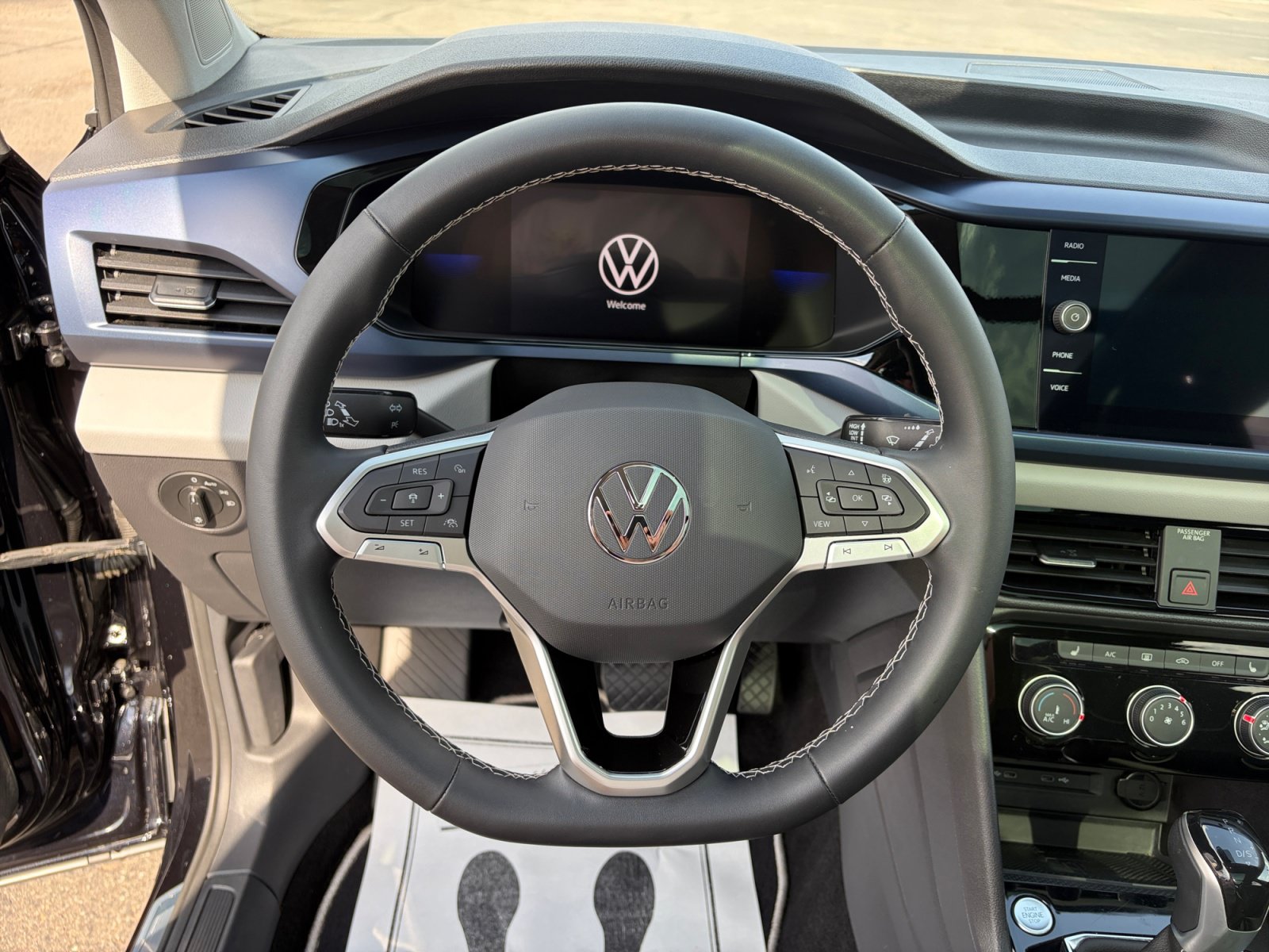 Certified 2023 Volkswagen Taos SE w/ Panoramic Sunroof Package AWD/4WD image 9