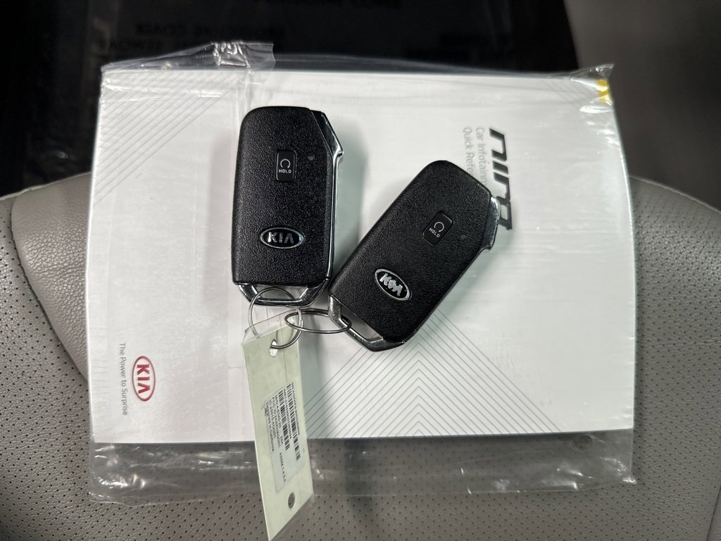 Used 2021 Kia Niro Touring image 40