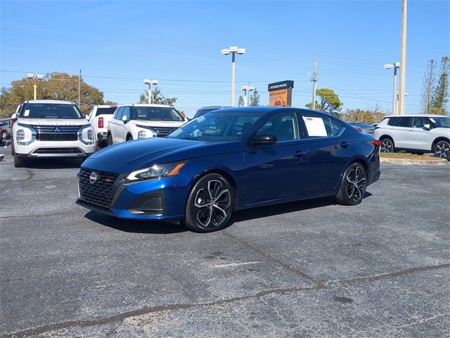 Used 2024 Nissan Altima 2.5 SR image 2