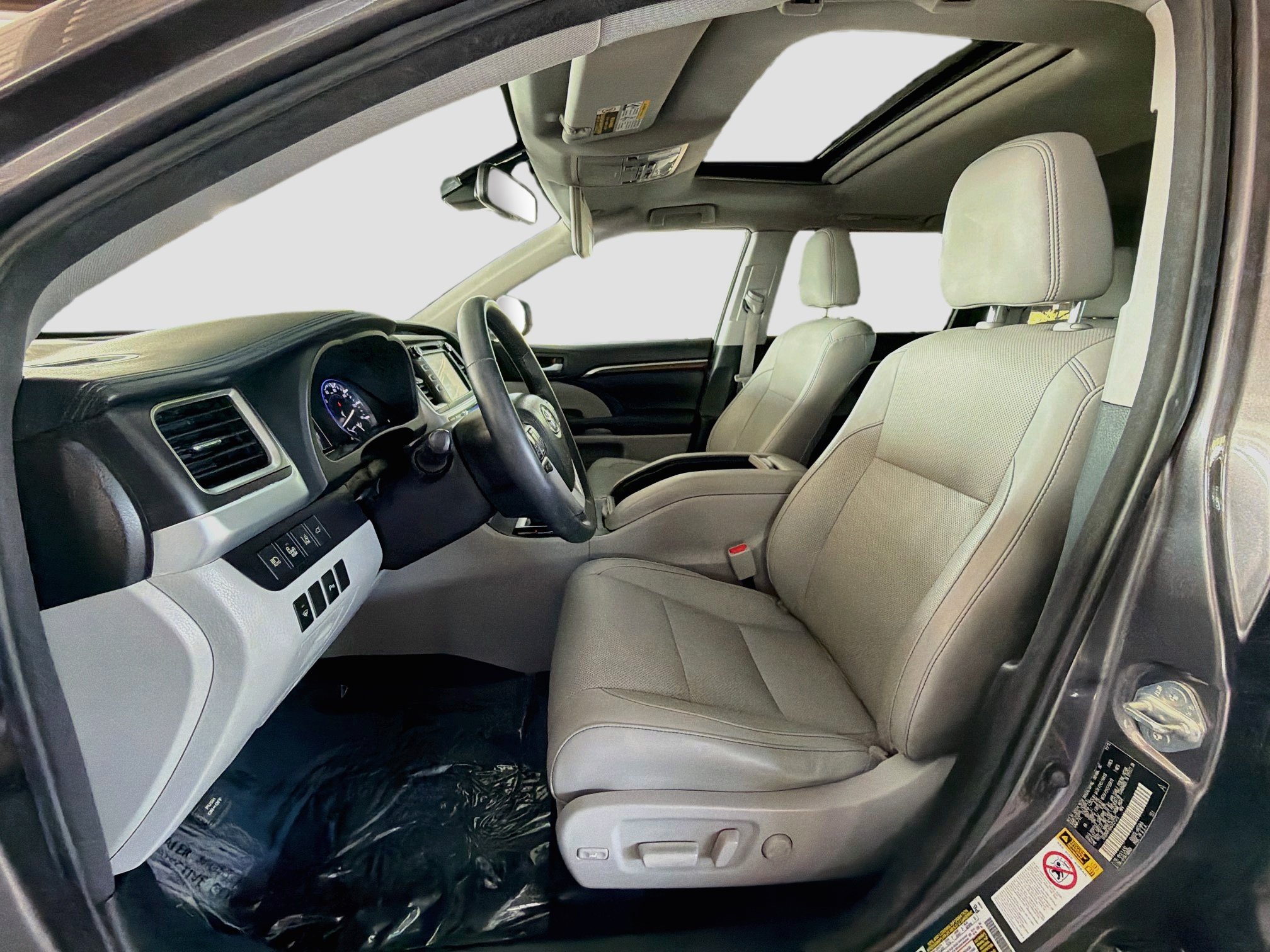 Used 2016 Toyota Highlander Limited w/ Driver Technology Package AWD/4WD image 13