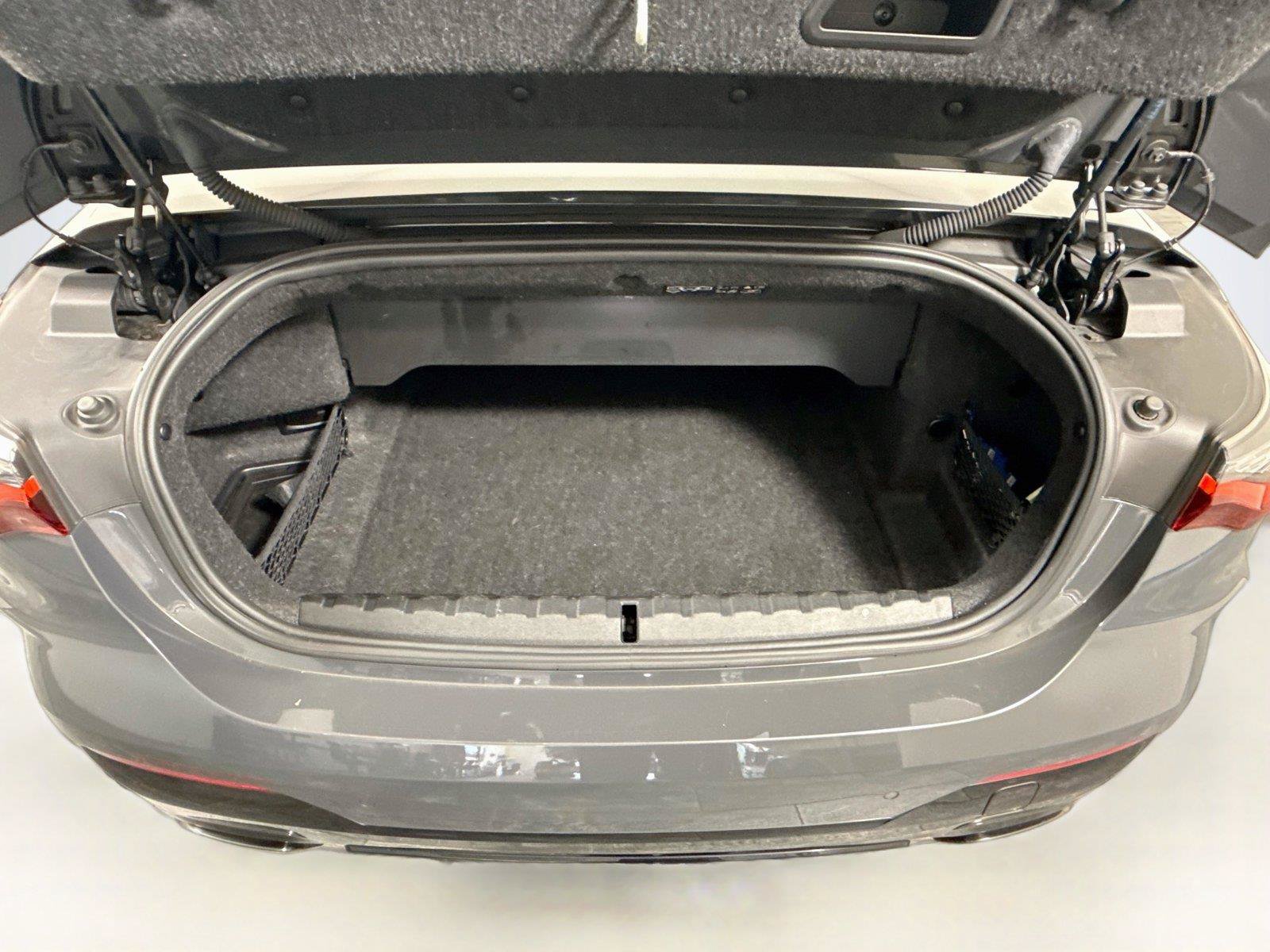 Used 2022 BMW M440i Convertible RWD image 11
