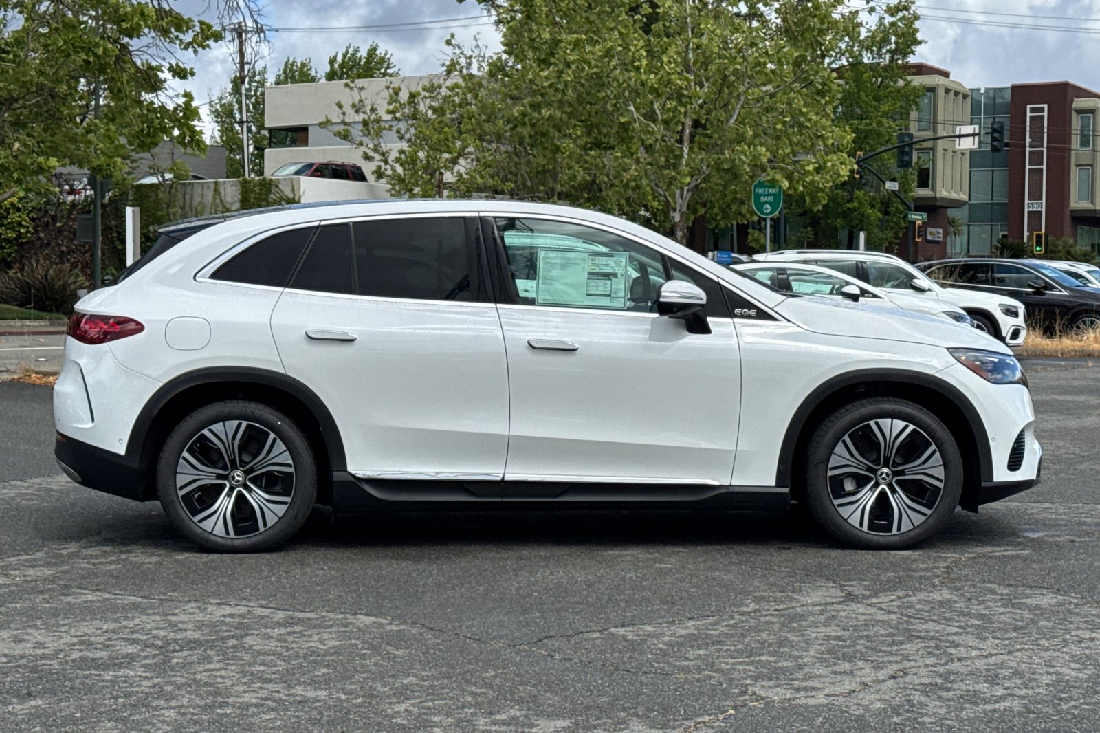 New 2025 Mercedes-Benz EQE 350+ SUV image 2