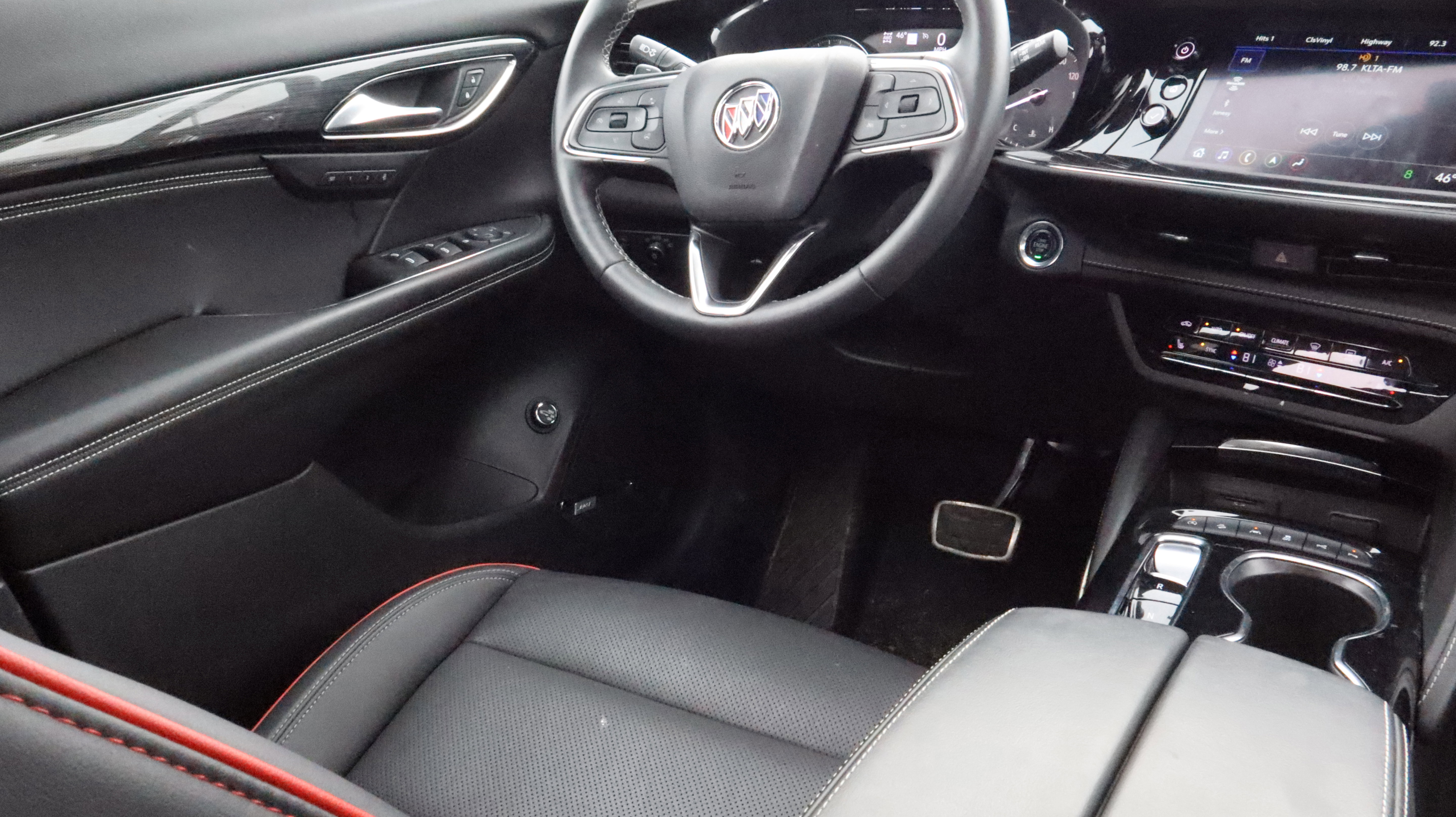 Certified 2022 Buick Envision Essence w/ Technology Package II AWD/4WD image 10