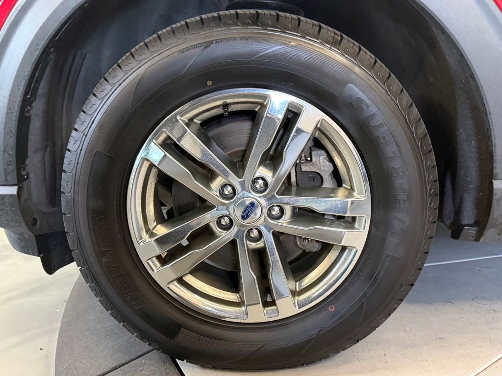 Used 2021 Ford Explorer XLT w/ Equipment Group 202A AWD/4WD image 26