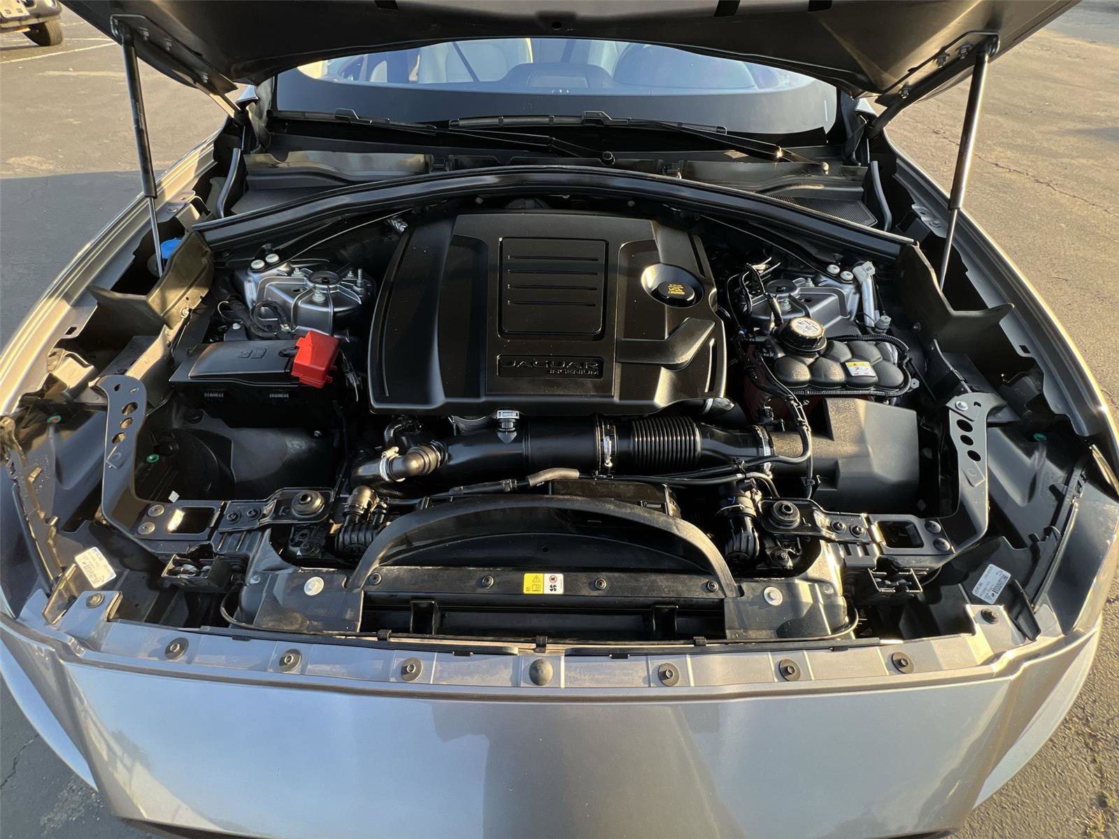 Used 2020 Jaguar F-PACE Prestige image 27