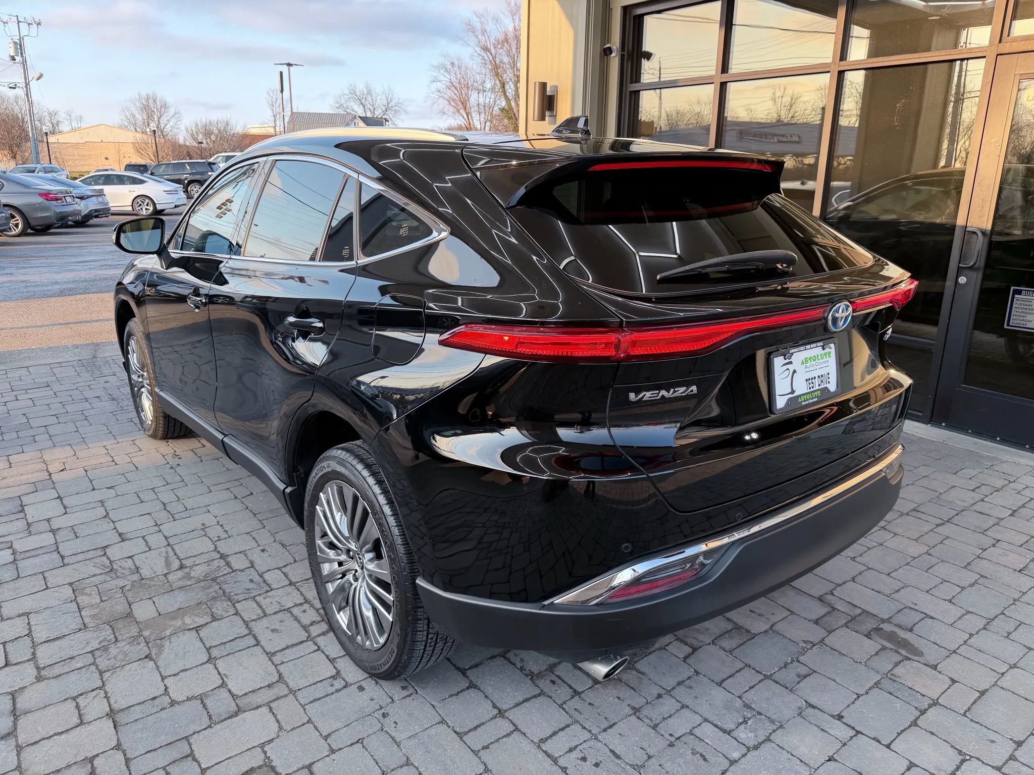 Used 2023 Toyota Venza XLE AWD/4WD image 56