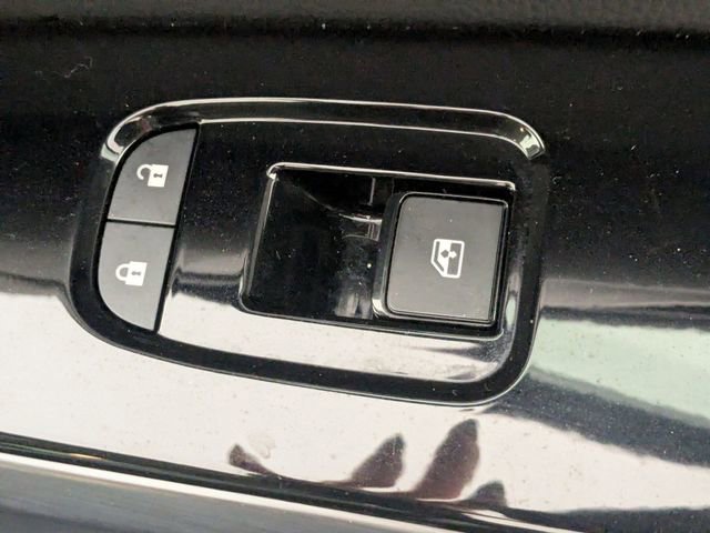 Used 2023 Nissan Pathfinder SL w/ Black Appearance Package image 37