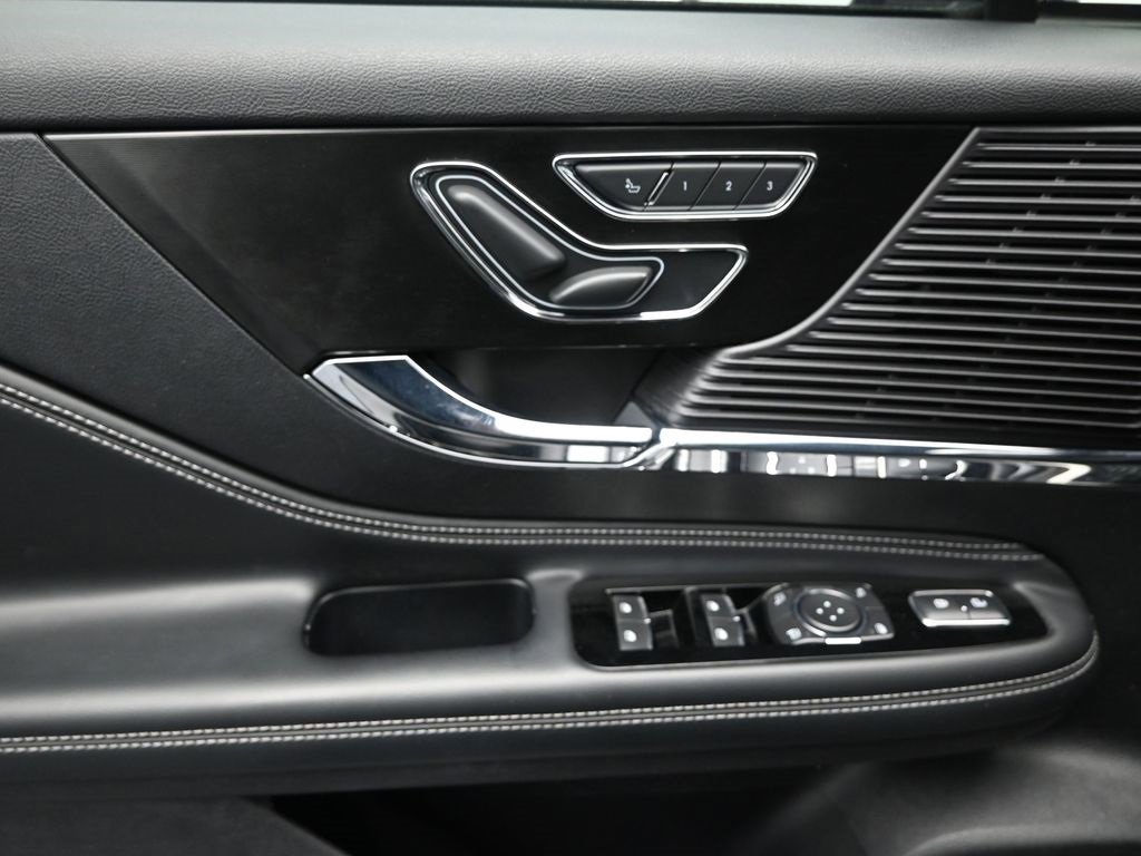 Used 2022 Lincoln Corsair Reserve image 18