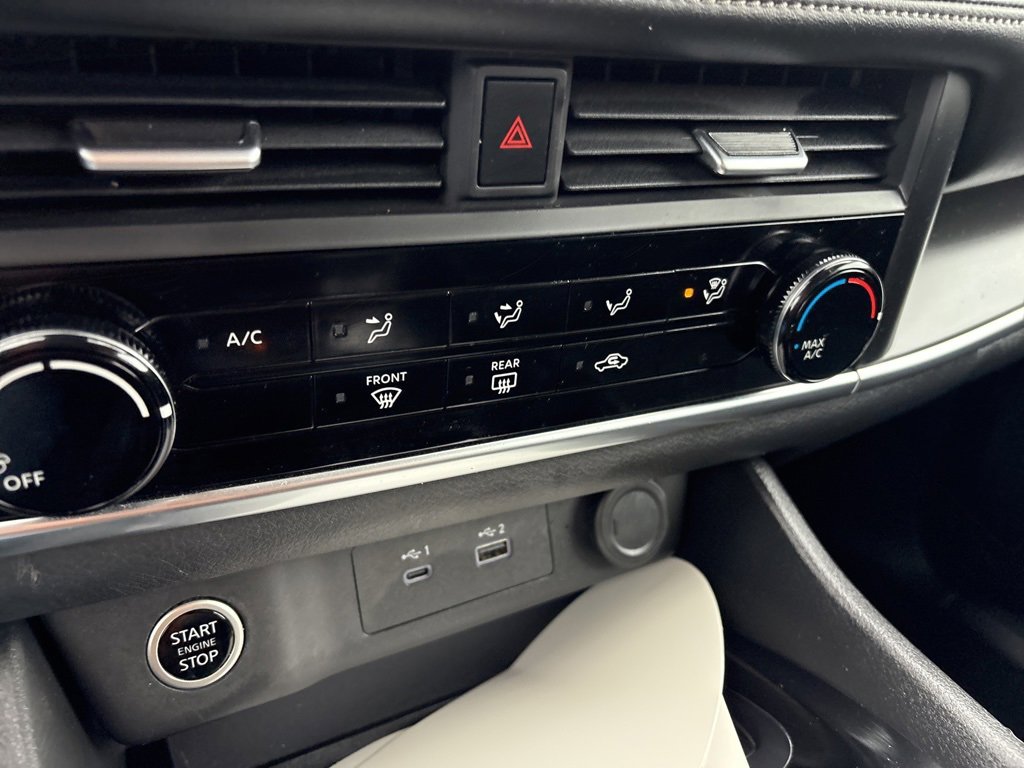 Used 2023 Nissan Rogue S image 28