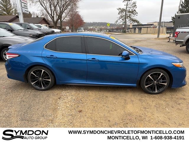 Used 2020 Toyota Camry XSE image 2