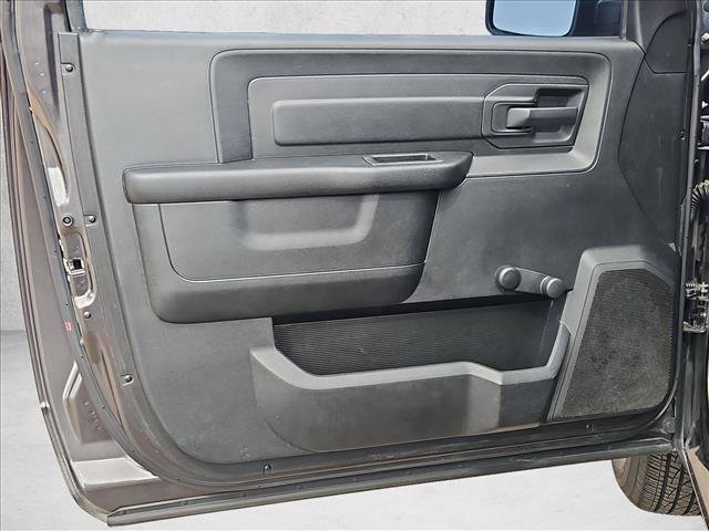 Used 2017 RAM 1500 Express RWD image 11