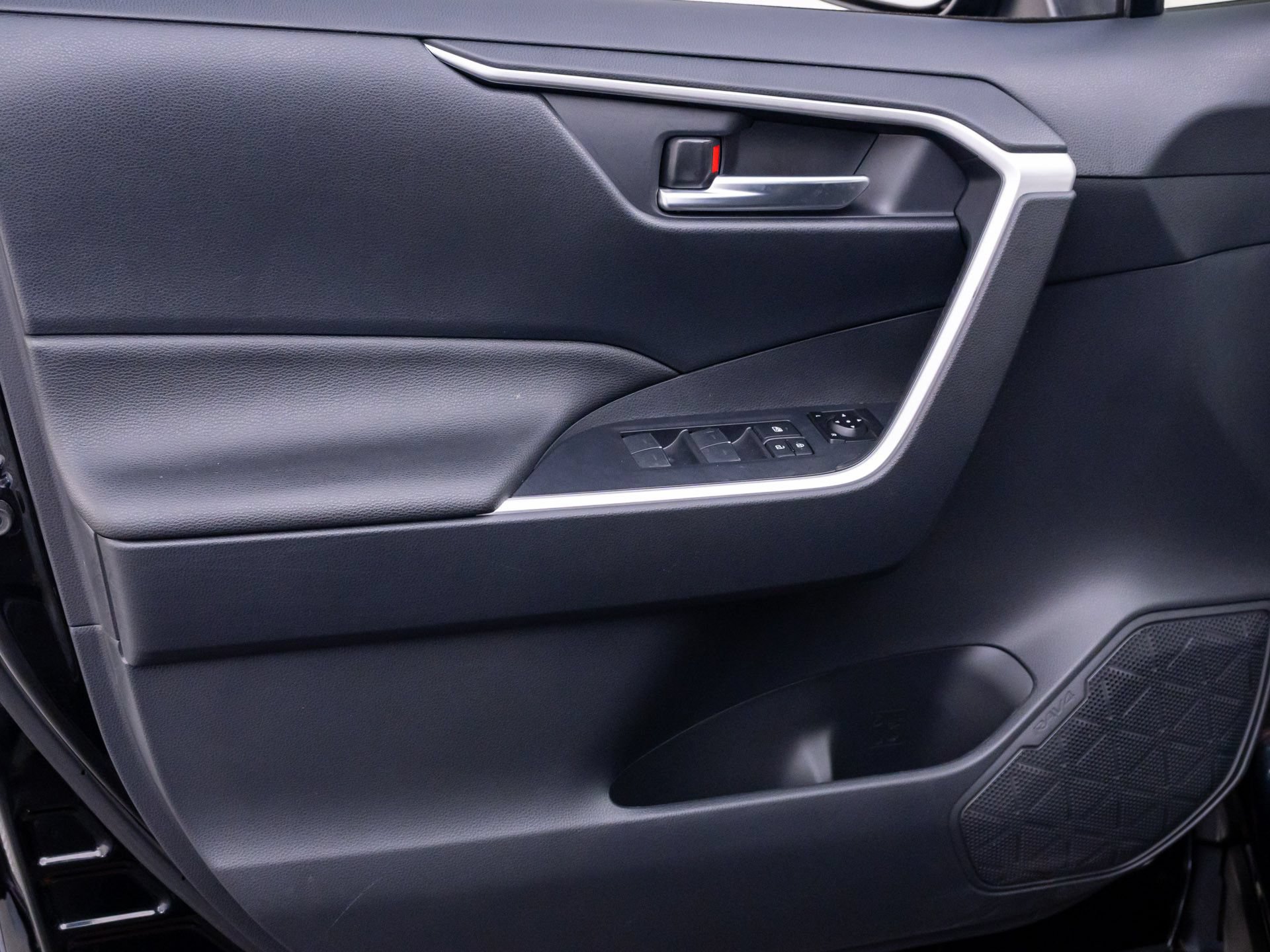 Used 2025 Toyota RAV4 SE AWD/4WD image 14