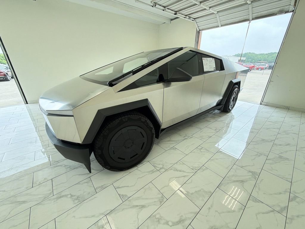 Used 2025 Tesla Cybertruck AWD Crew Cab image 4