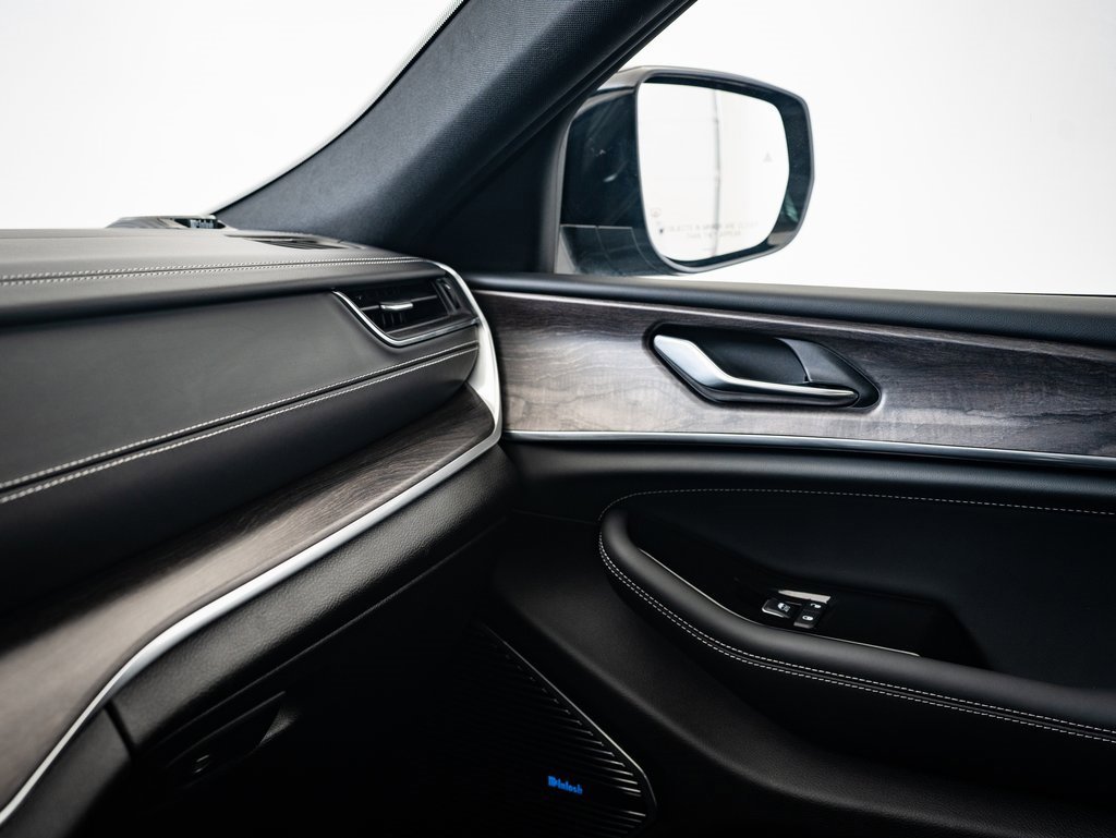 Used 2022 Jeep Grand Cherokee Overland image 36