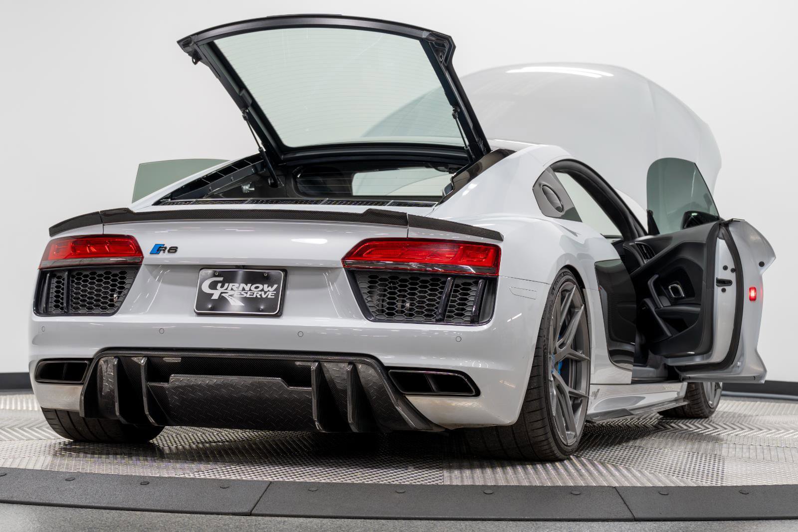 Used 2017 Audi R8 V10 plus w/ Full Leather Package image 44