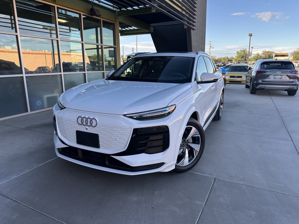 Used 2025 Audi Q6 e-tron Prestige w/ 20" Wheel Package AWD/4WD image 2