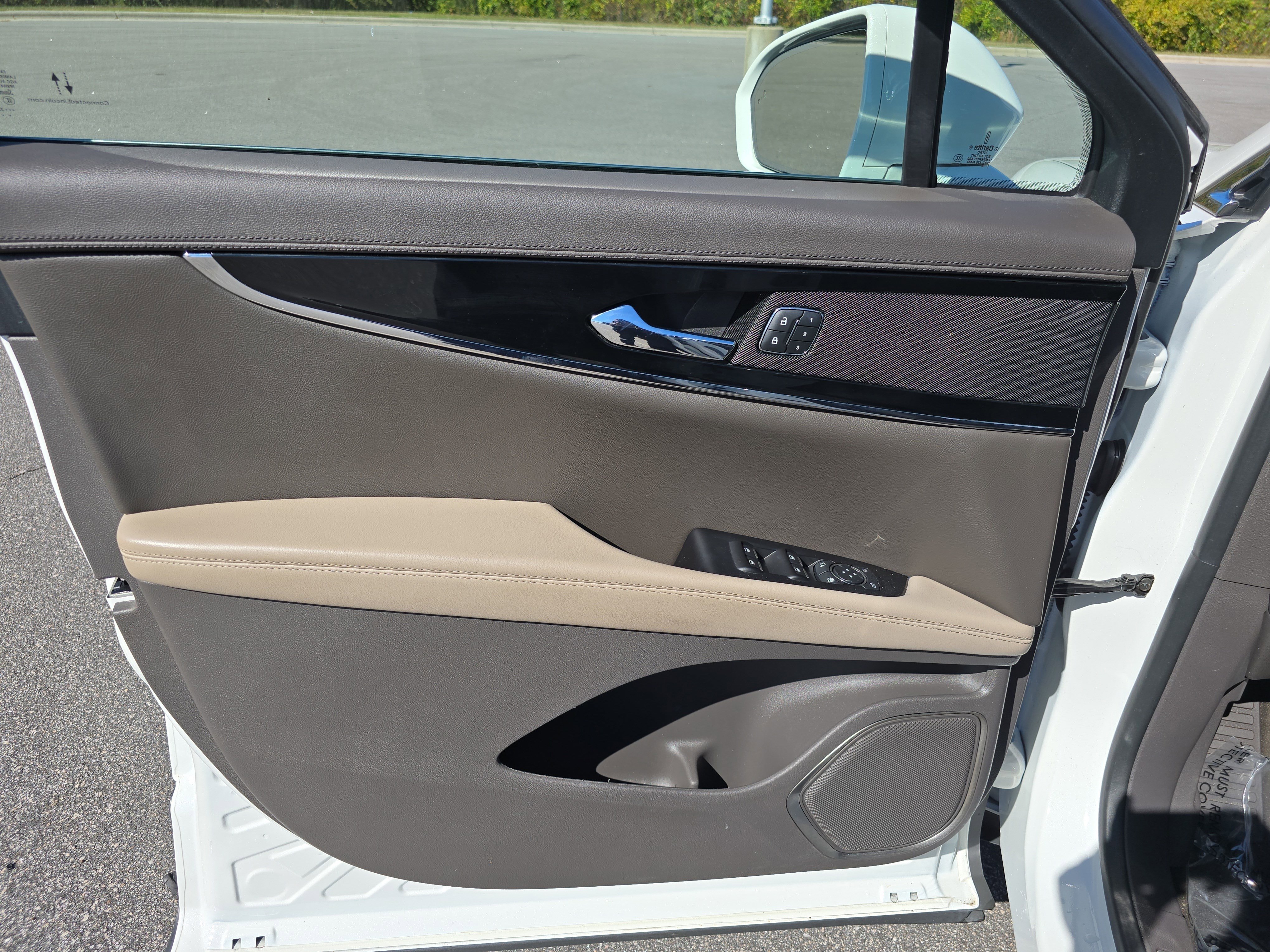 Certified 2022 Lincoln Nautilus Reserve image 26