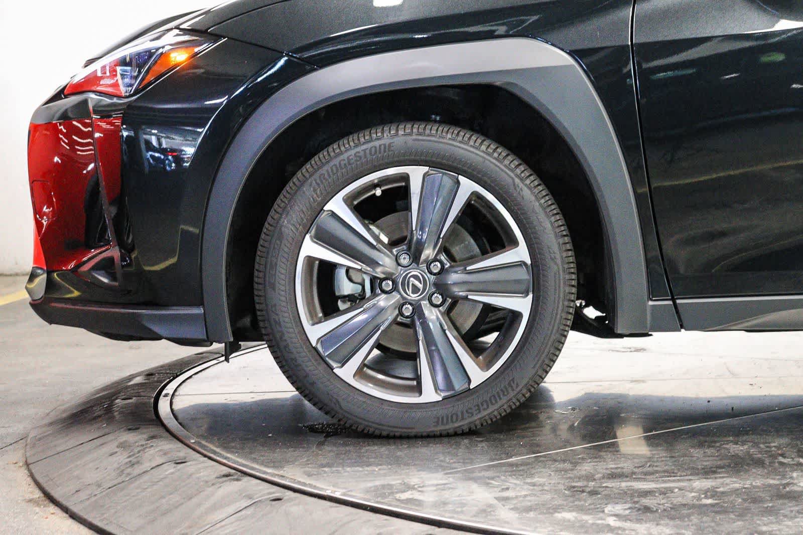 Certified 2025 Lexus UX 300h FWD w/ Accessory Package (Z2) image 9
