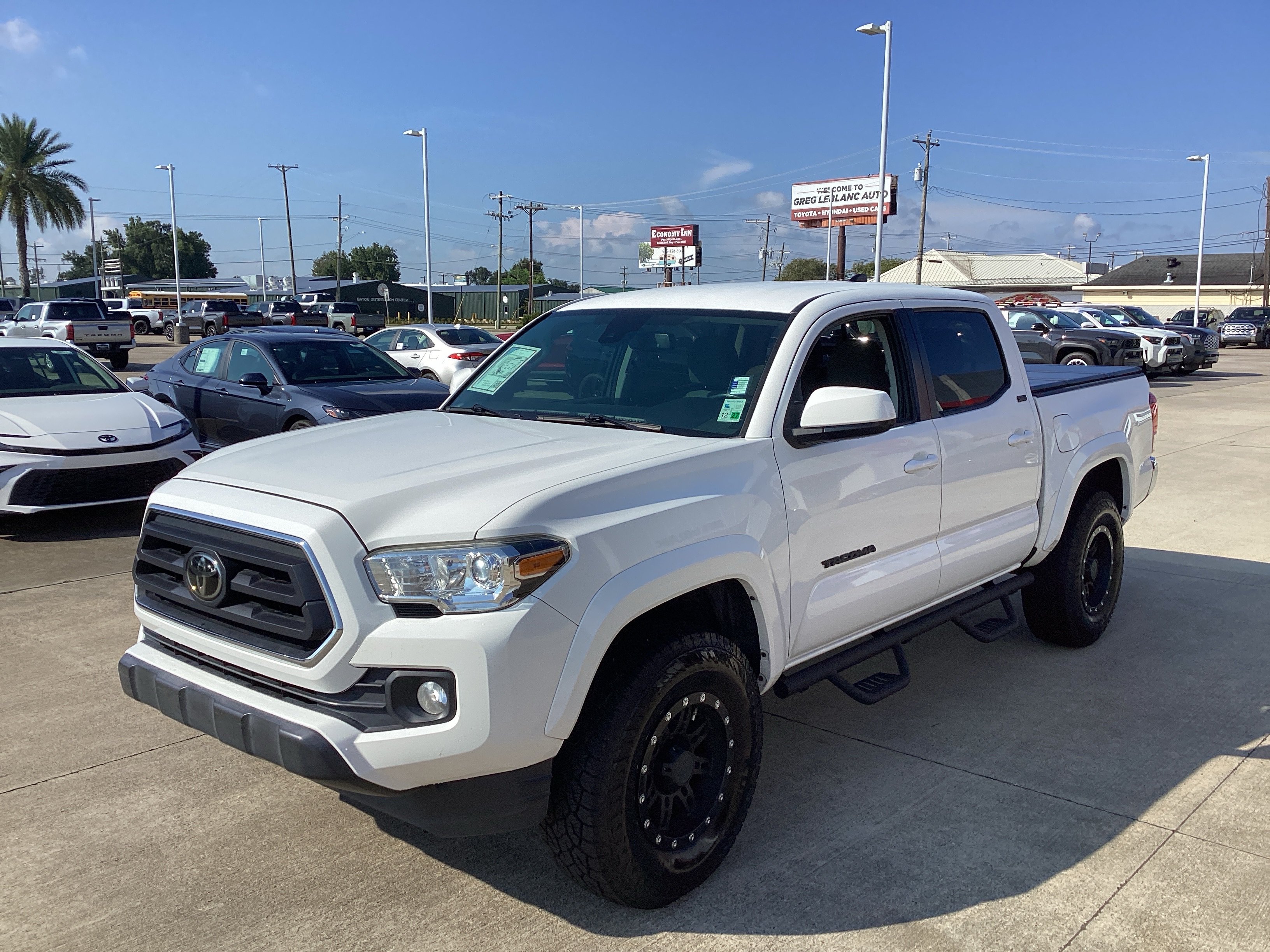 Used 2021 Toyota Tacoma SR5 RWD image 3