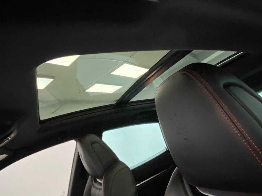 Used 2020 Maserati Levante GranSport image 21