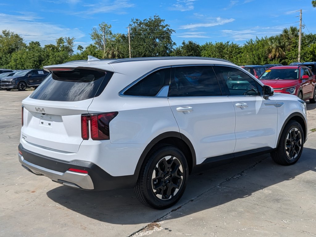 Certified 2026 Kia Sorento S w/ S Panoramic Sunroof Package FWD image 8