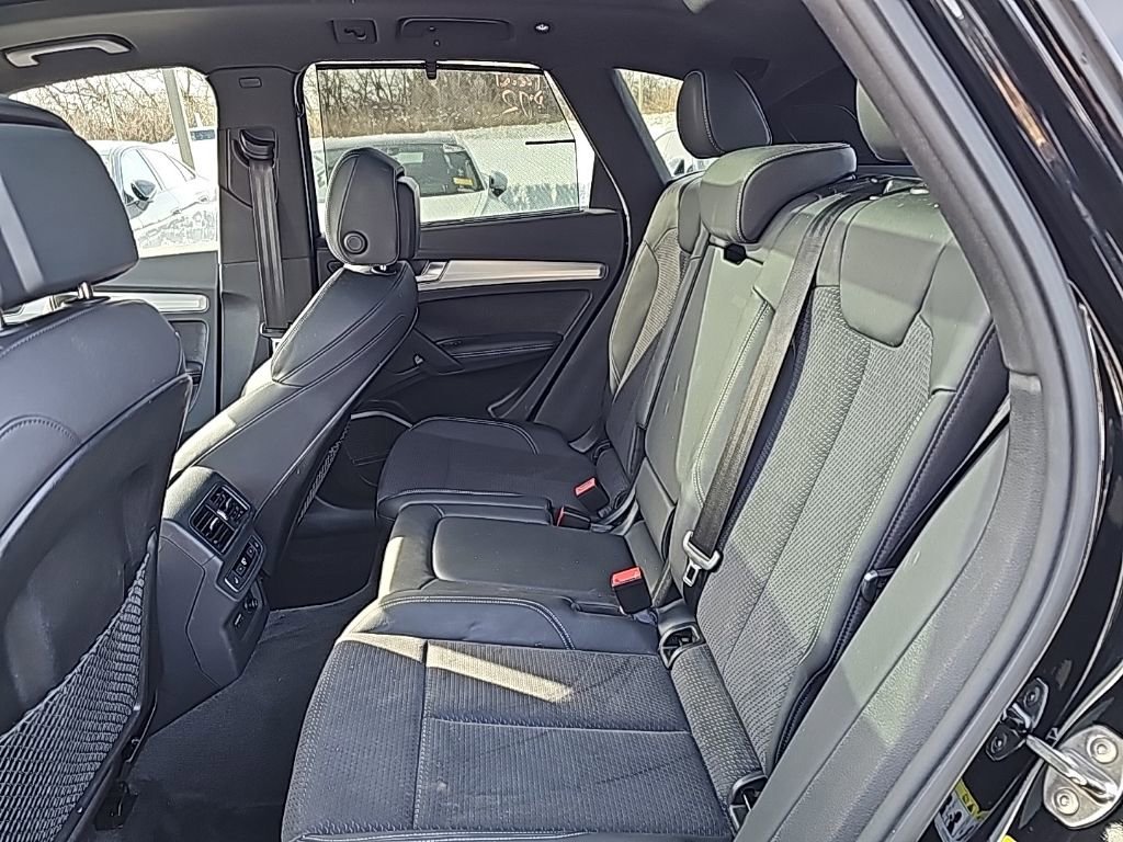 Used 2024 Audi Q5 e Prestige w/ Prestige Package image 11