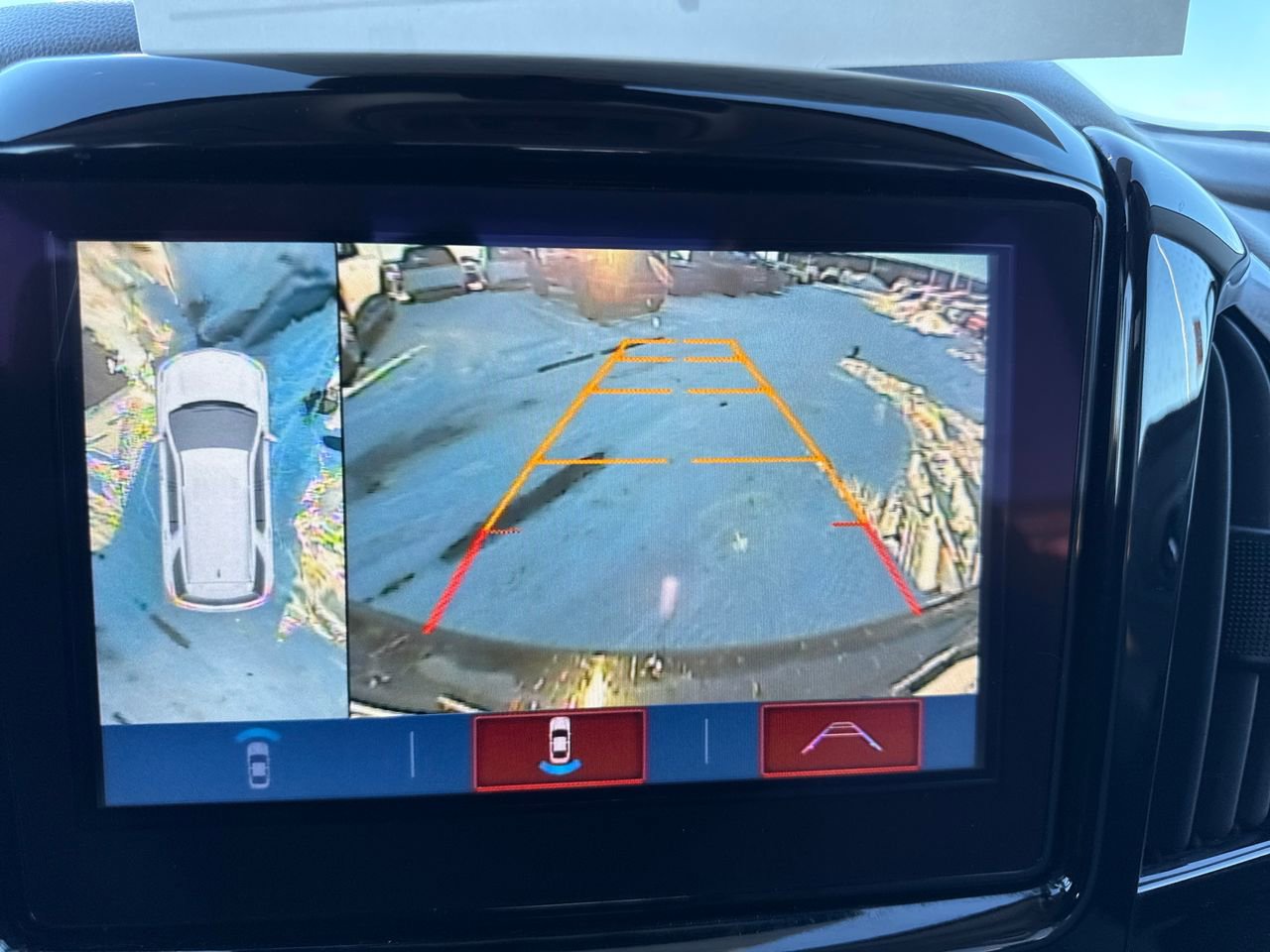 Used 2019 Chevrolet Traverse LT image 19