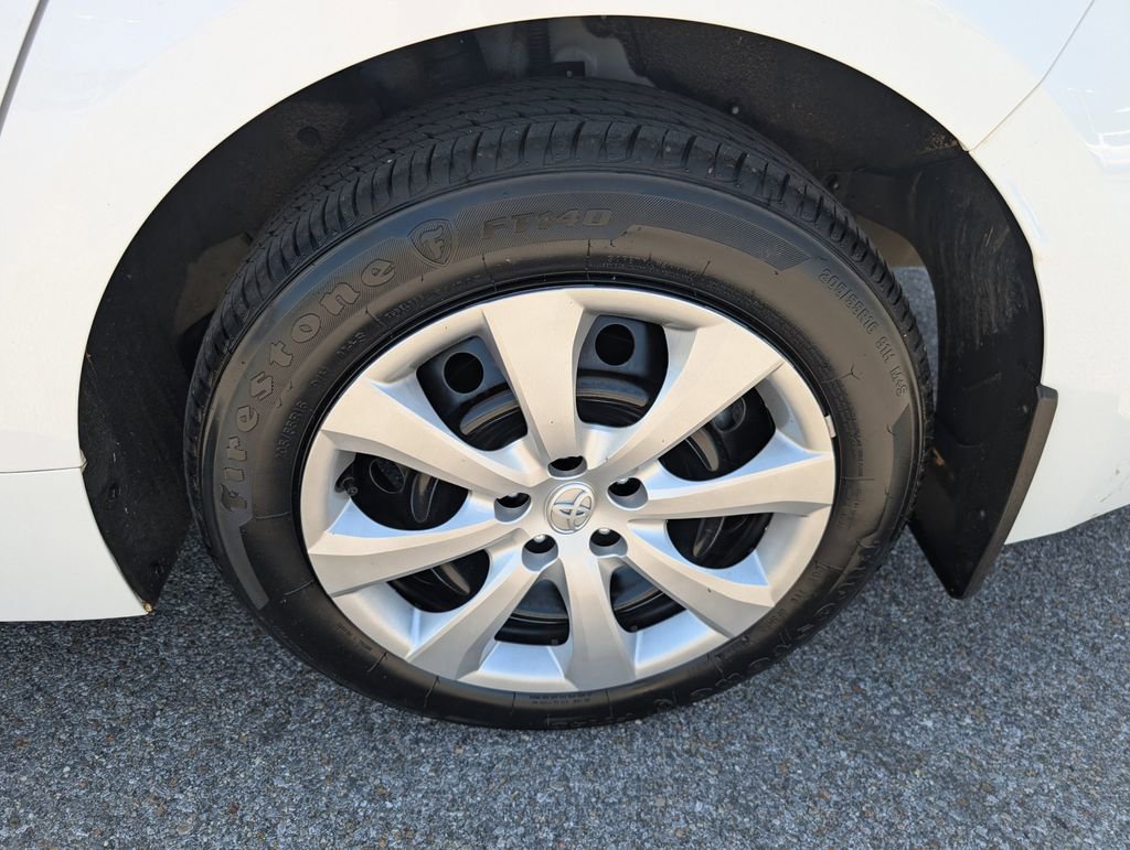 Used 2025 Toyota Corolla LE image 30