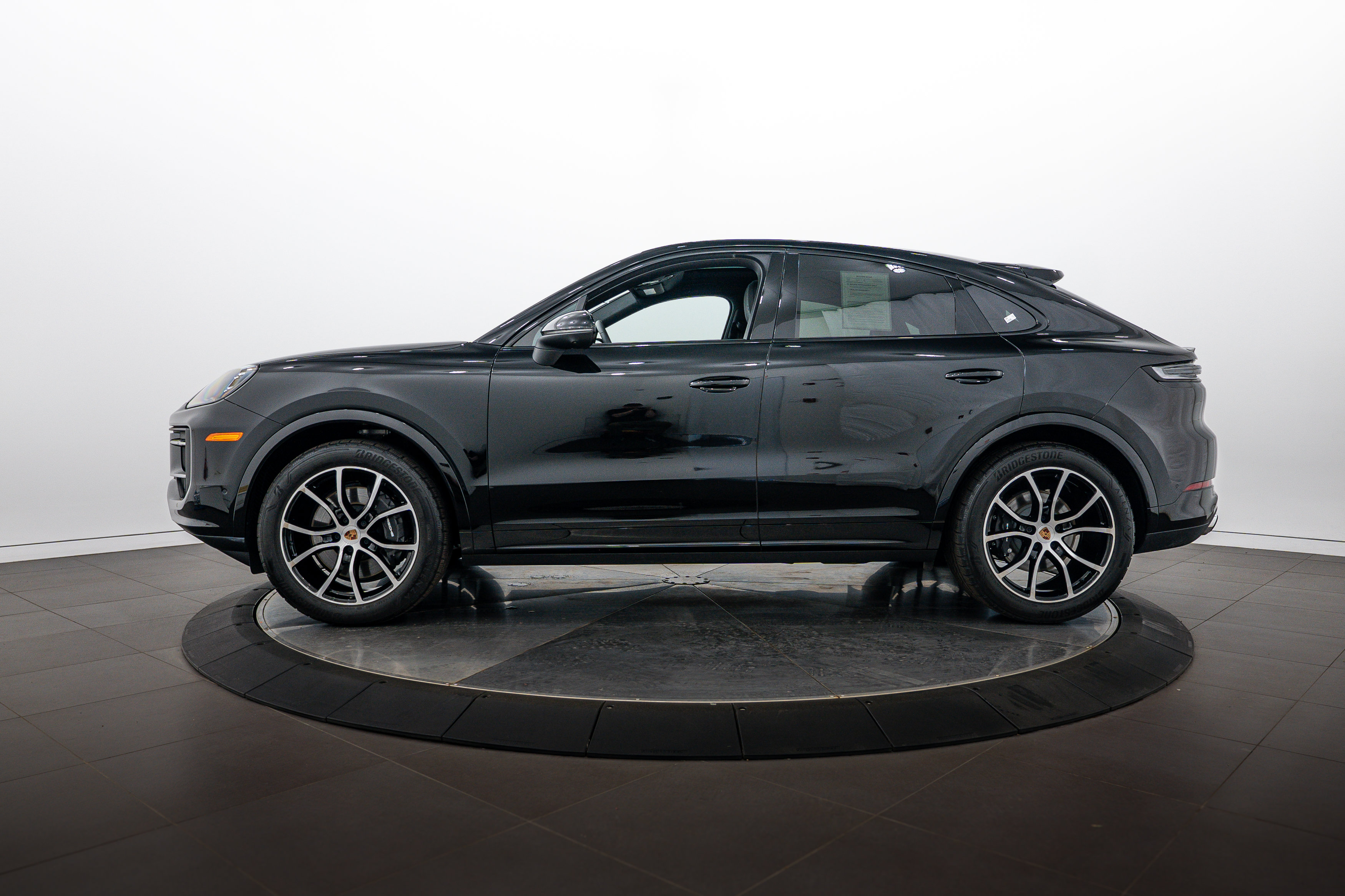 Certified 2026 Porsche Cayenne Coupe AWD/4WD image 2