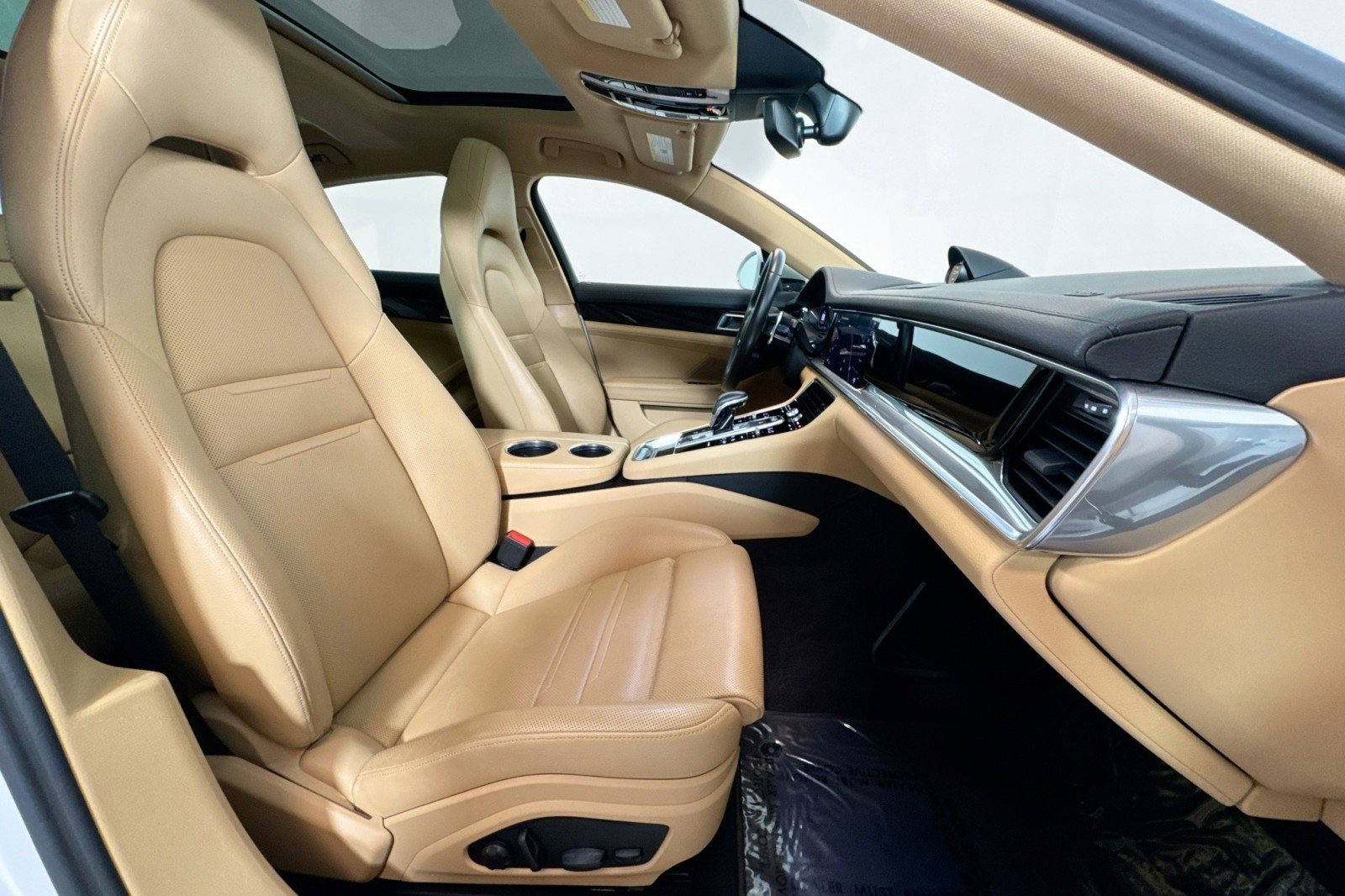 Used 2023 Porsche Panamera 4 w/ Premium Package image 27