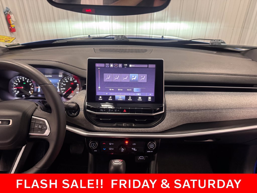 Used 2024 Jeep Compass Latitude AWD/4WD image 30