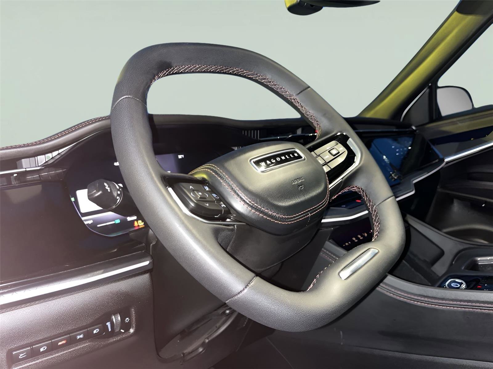 Used 2025 Jeep Wagoneer S Limited image 12