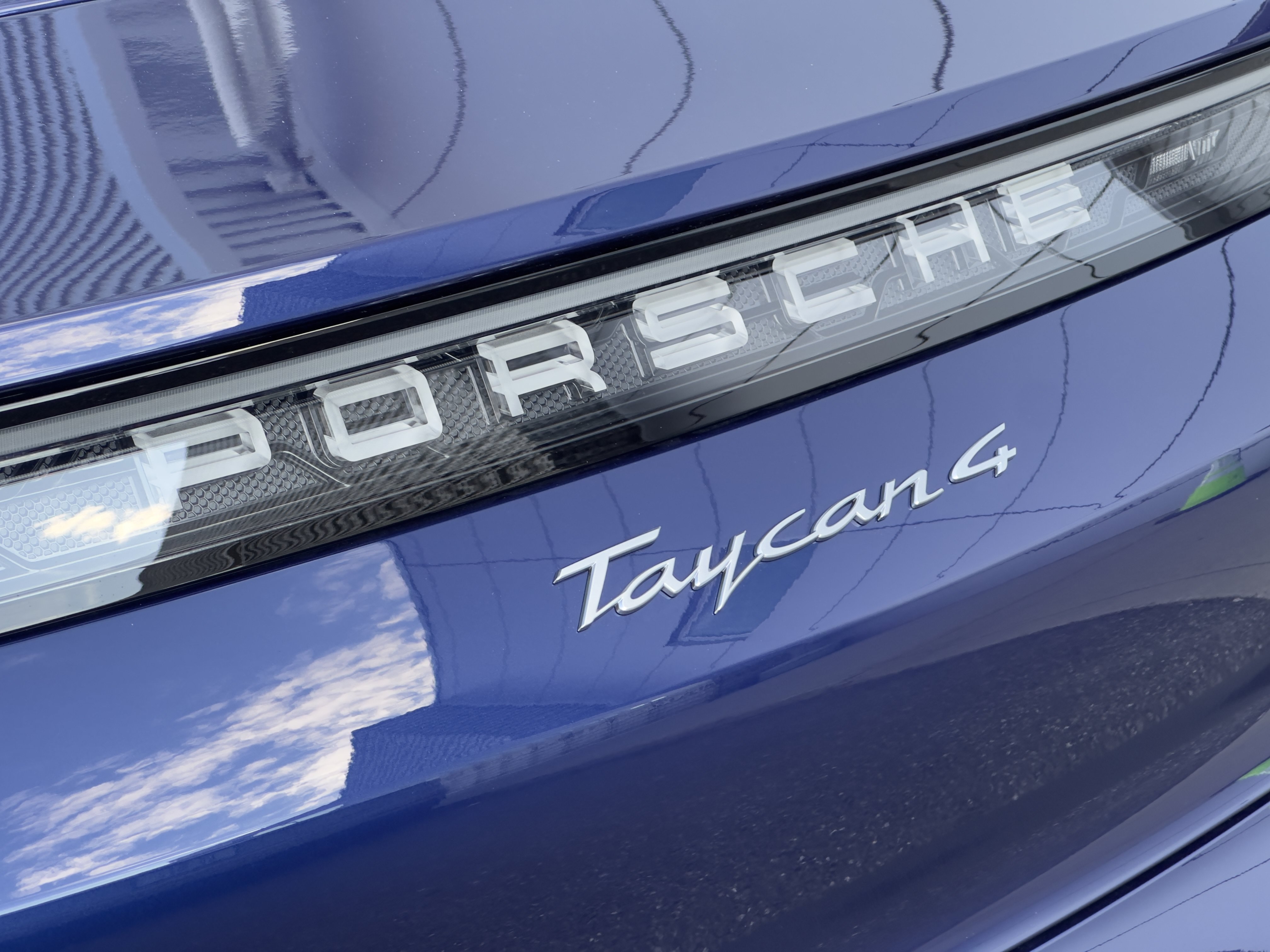 Certified 2025 Porsche Taycan AWD/4WD image 18