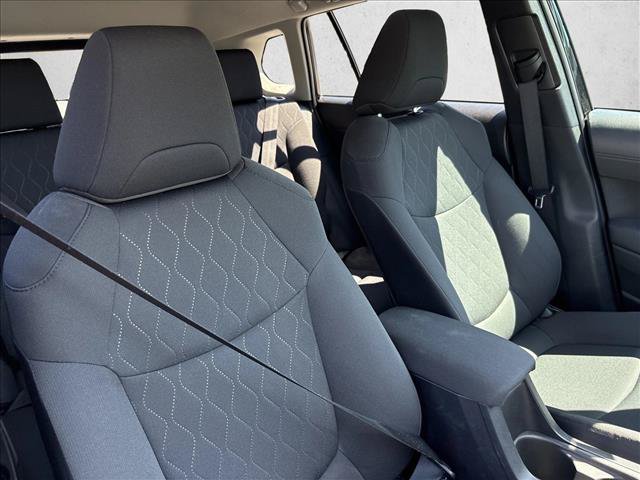 Used 2022 Toyota Corolla Cross LE w/ Moonroof Package FWD image 28