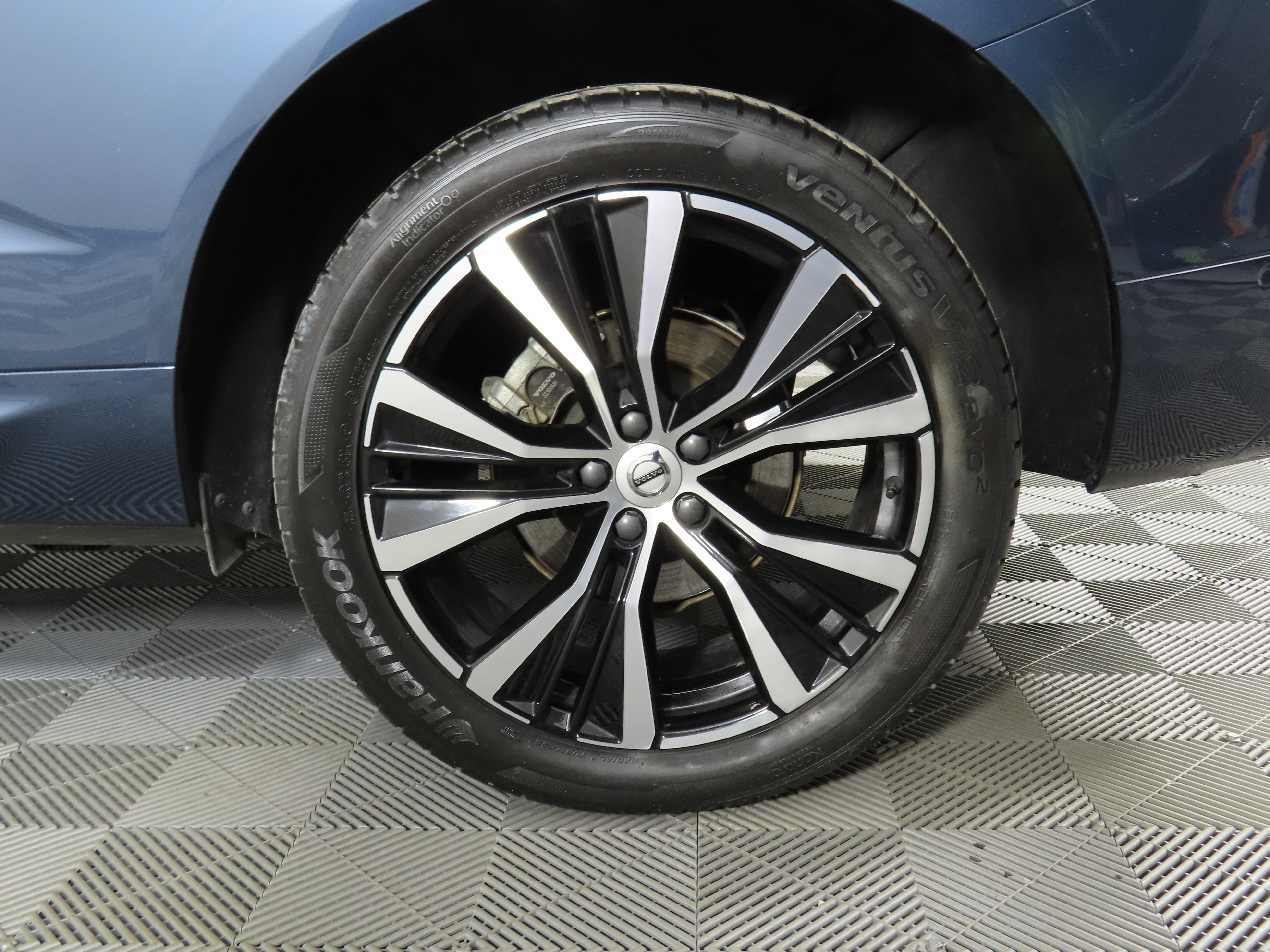 Used 2024 Volvo XC60 B5 Plus image 41