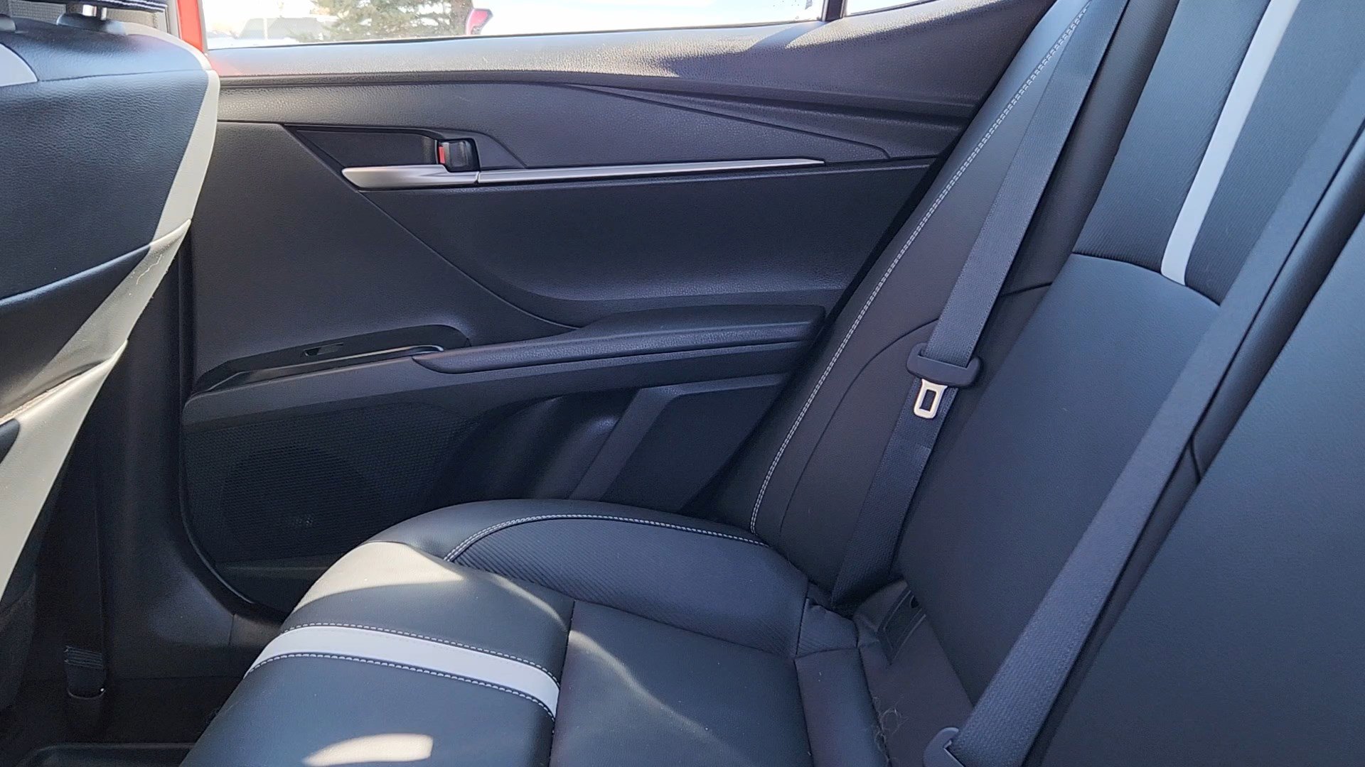 Used 2025 Toyota Camry SE w/ Convenience Package image 16