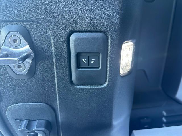 New 2025 Land Rover Defender 110 X-Dynamic SE AWD/4WD image 39
