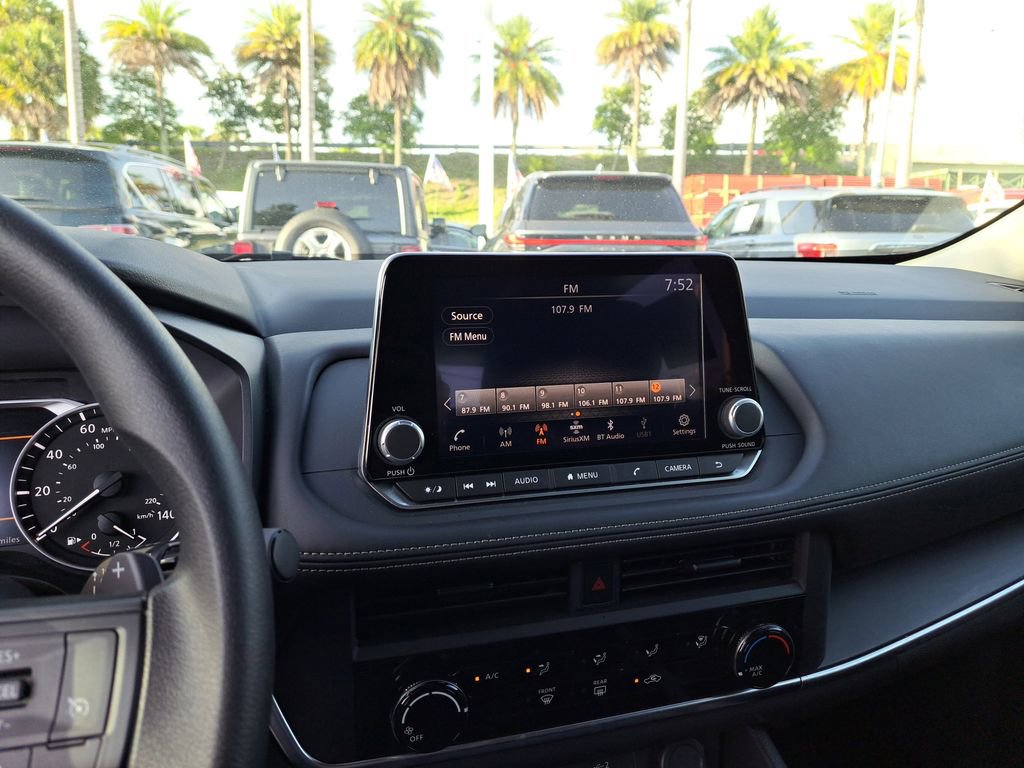 Used 2025 Nissan Rogue S image 21