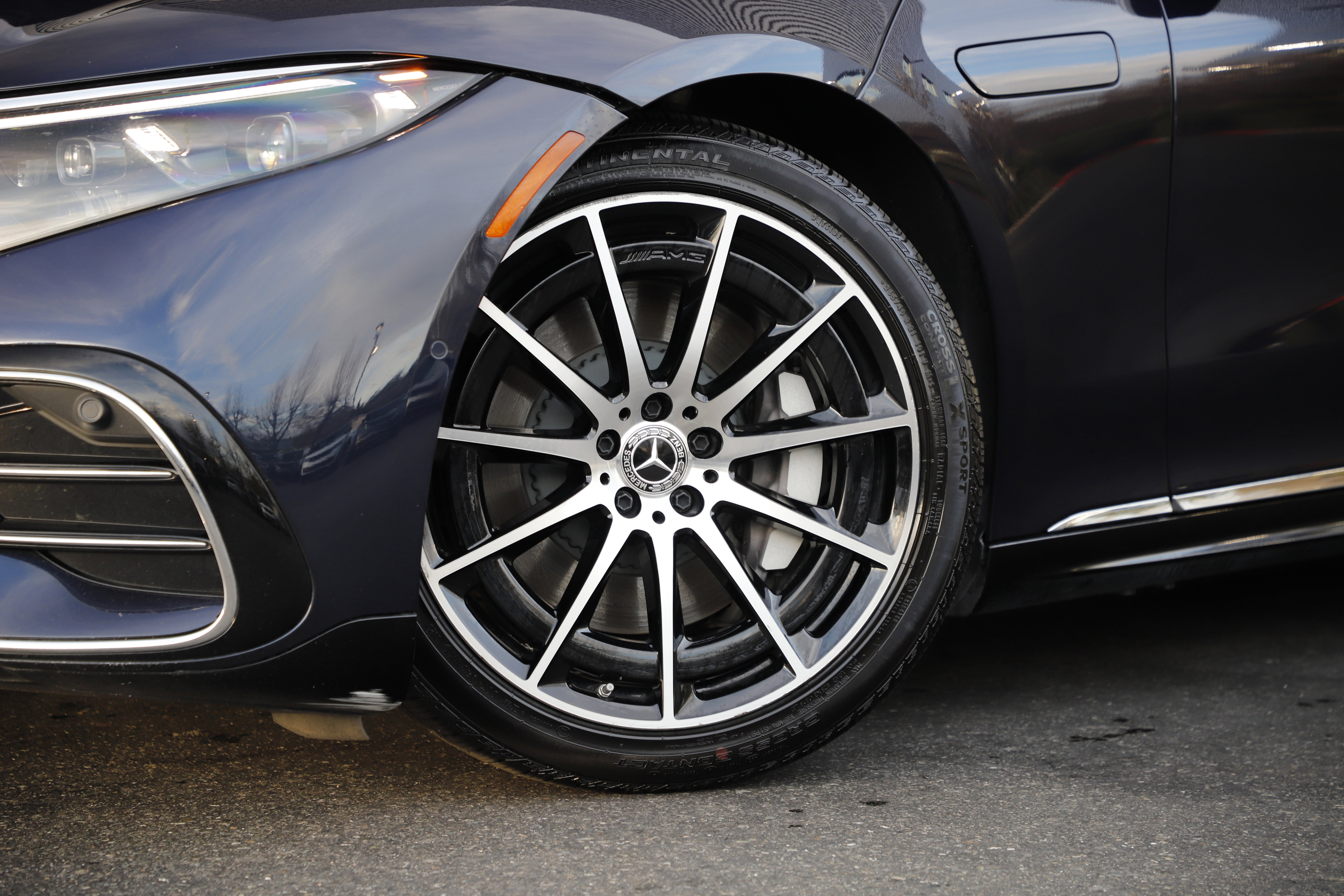 Used 2022 Mercedes-Benz EQS 580 4MATIC Sedan image 2