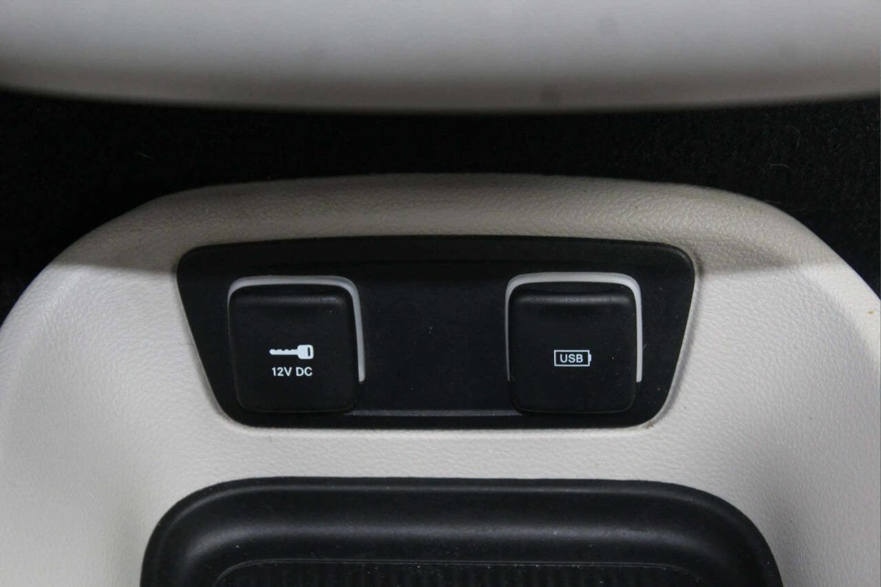 Used 2020 Chrysler Pacifica Touring-L FWD image 25
