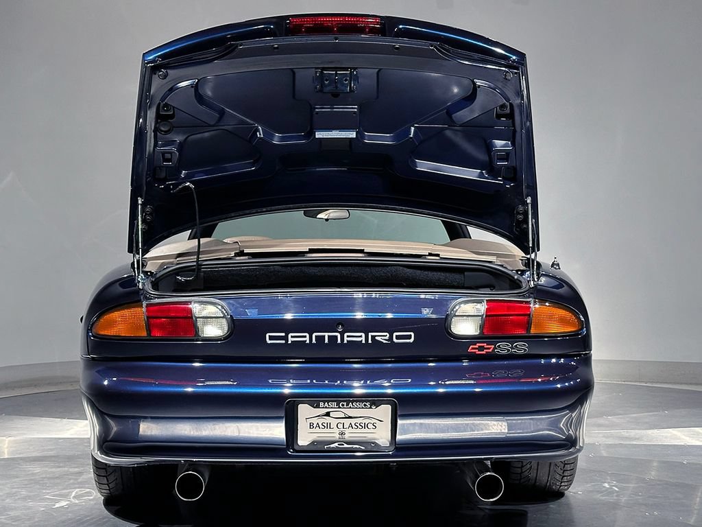 Used 2002 Chevrolet Camaro Z28 w/ SS Performance/Appearance Pkg RWD image 40