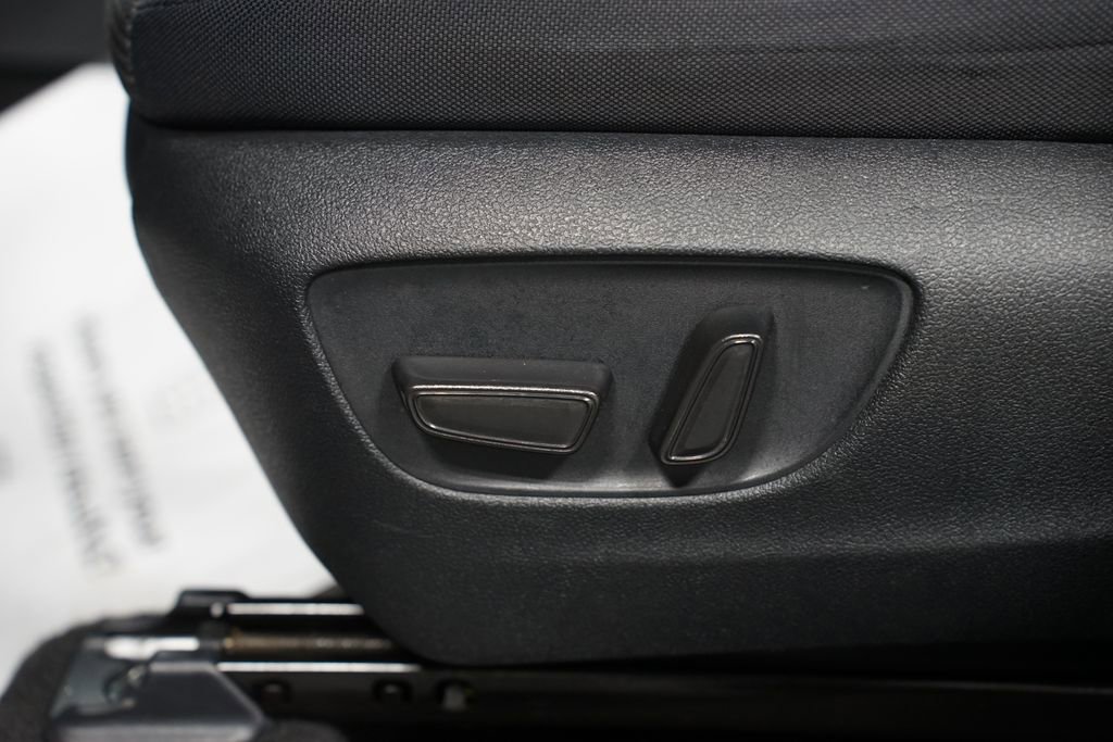 Used 2023 Toyota Highlander LE image 34