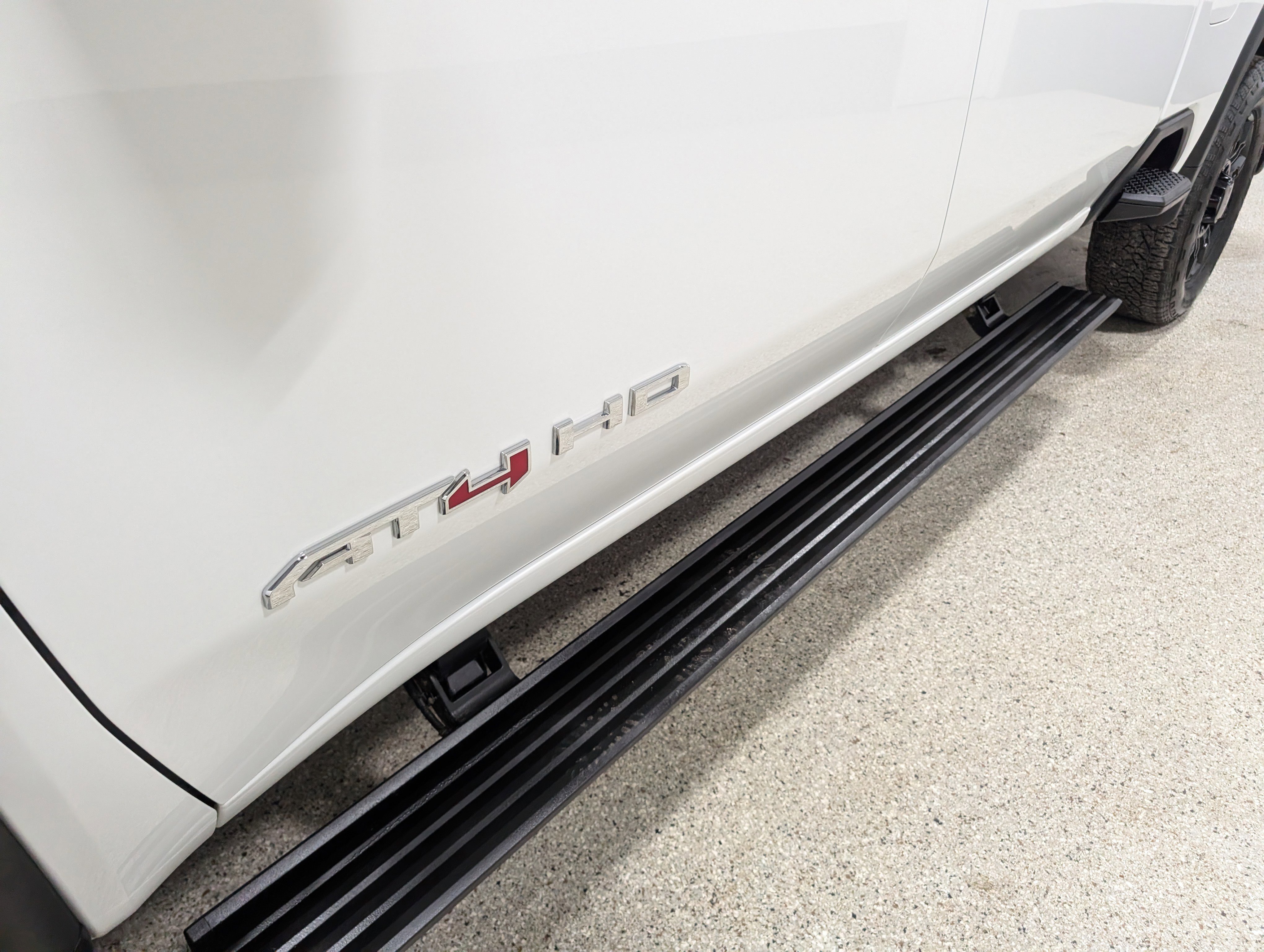 Used 2024 GMC Sierra 3500 AT4 w/ AT4 Premium Plus Package AWD/4WD image 8